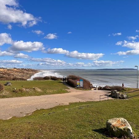 Home By The Sea, Hoburne Naish Resort, Sleeps 4, On Site Leisure Complex Available Forest And Direct Beach Access ミルフォード・オン・シー エクステリア 写真